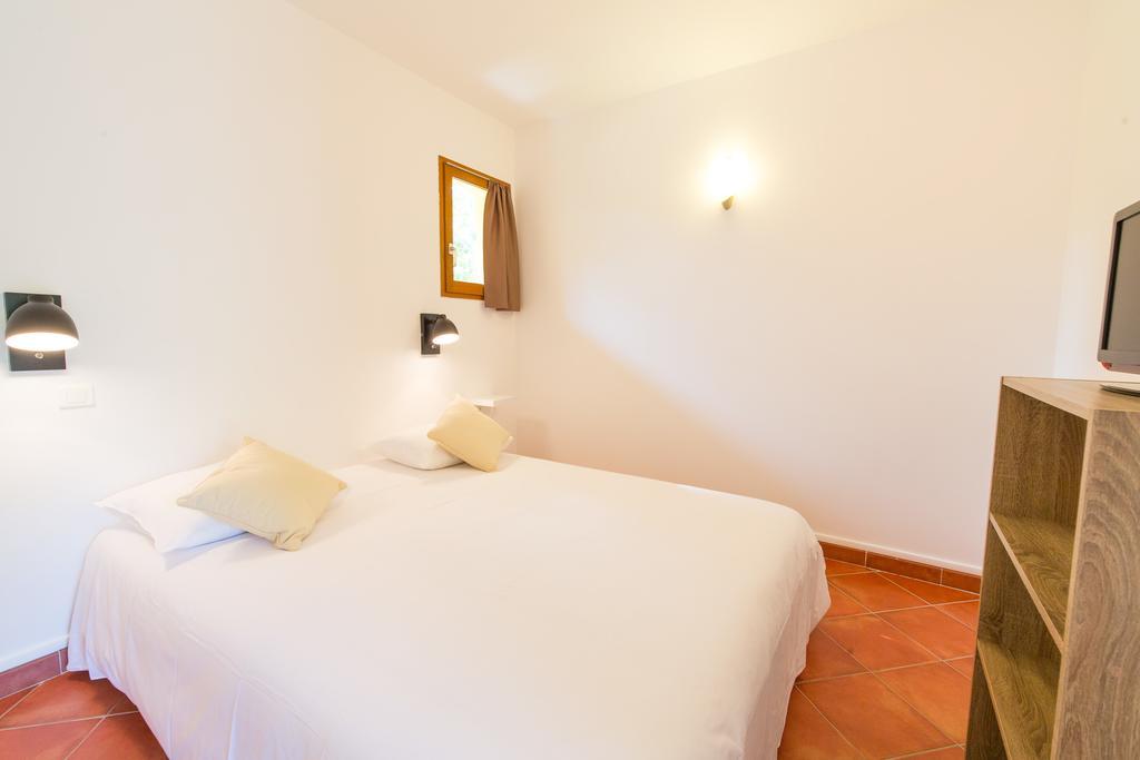 Casa Vecchia Rooms + Apartments Кальві Номер фото
